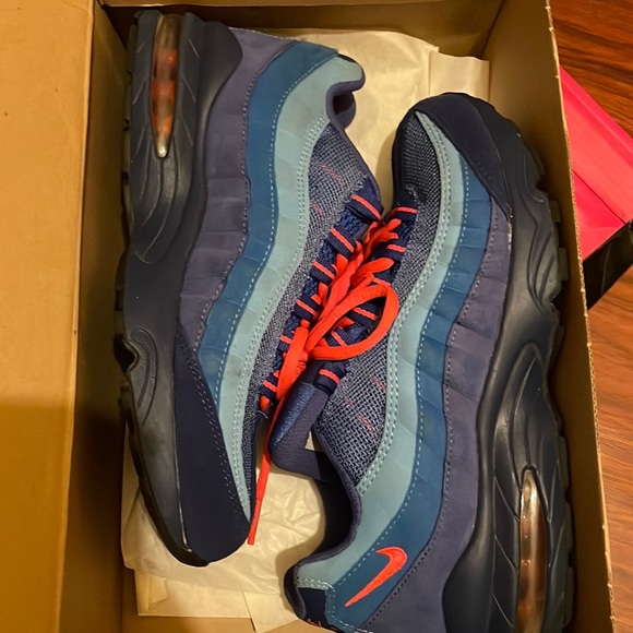 Air max ‘95 GS - Picture 2 of 5